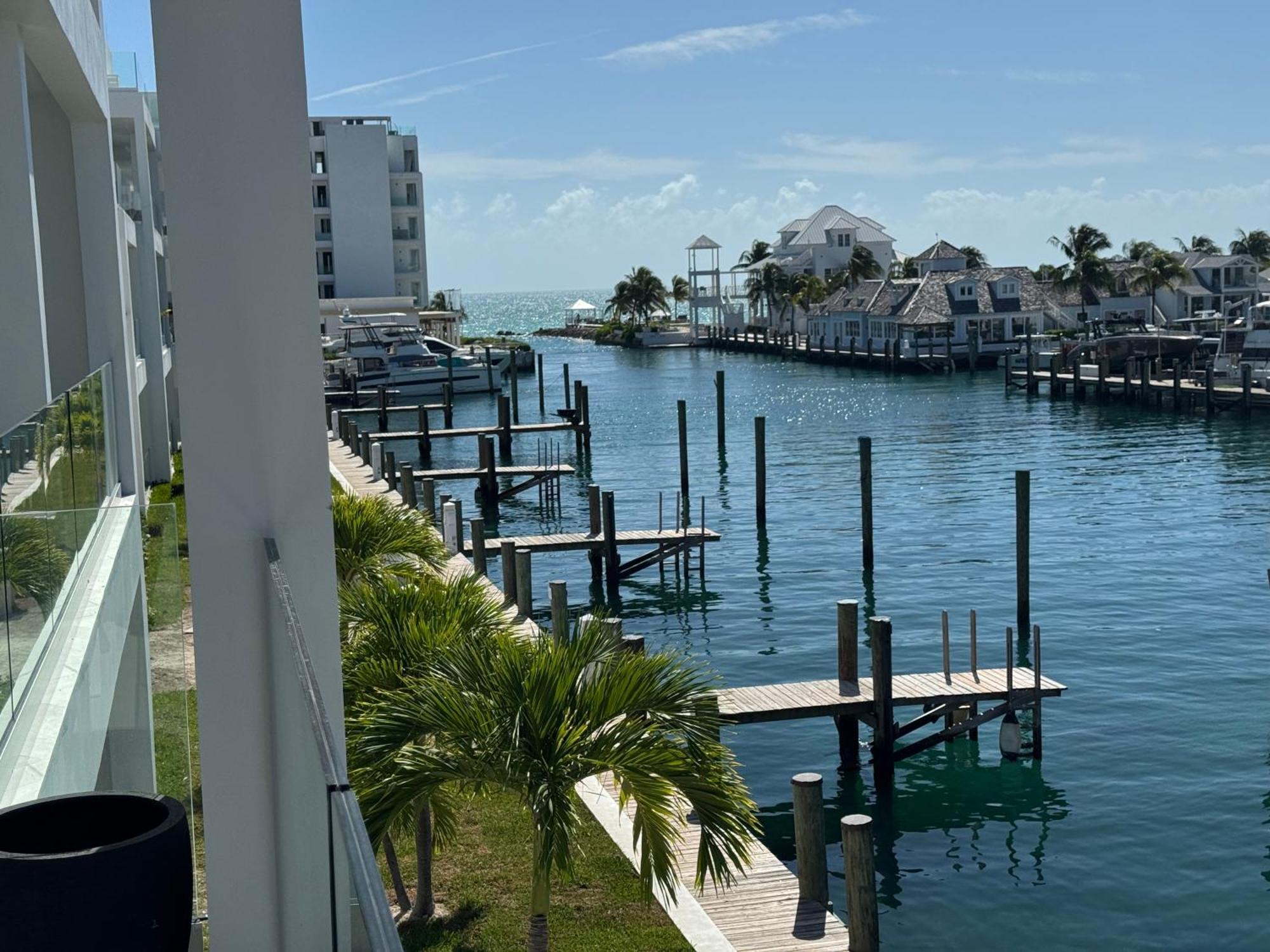 New Luxury Waterfront Condo, Palm Cay, The Bahamas Apartamento *