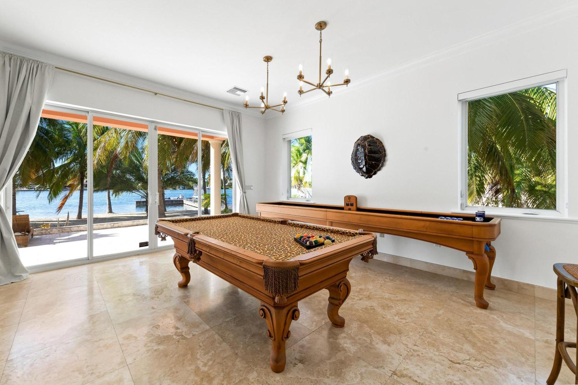 Pieces Of Eight Luxe 6br Holiday home Driftwood Village