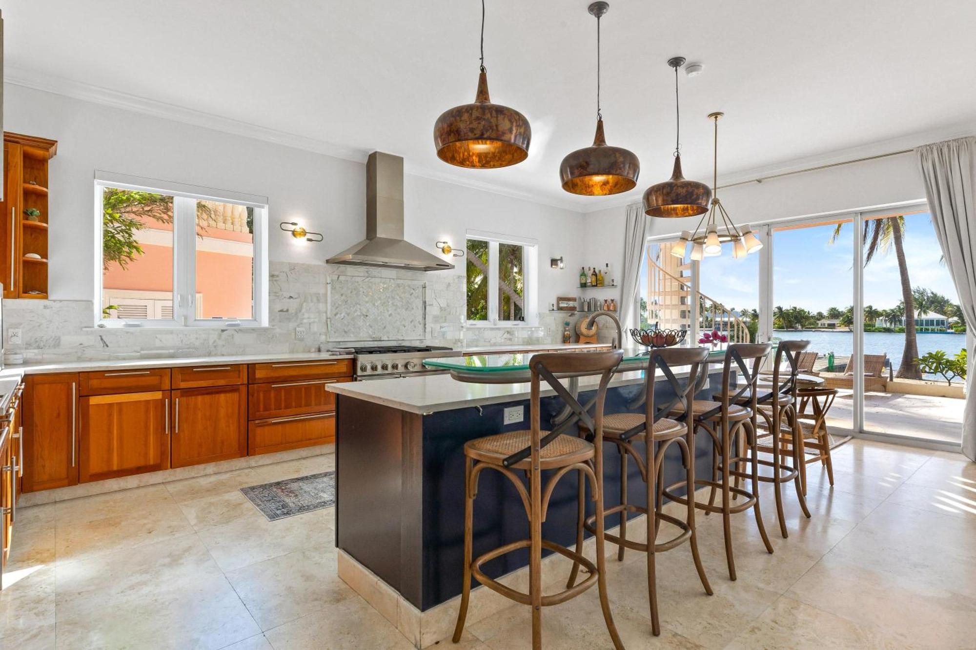 Pieces Of Eight Luxe 6br Holiday home *