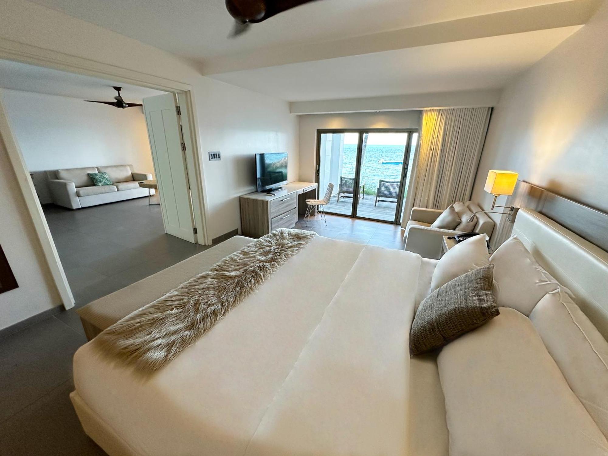 Hodges Bay & 4*