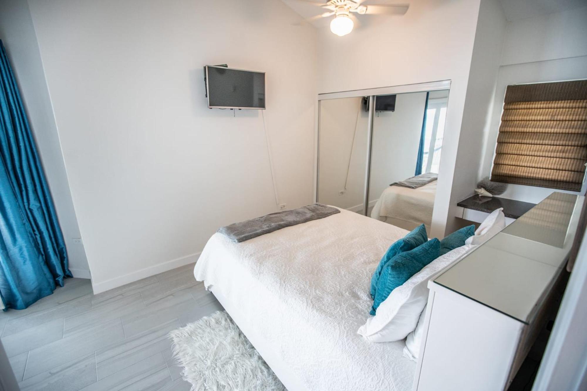 Enjoy Sunsets At Fully Equipped At The Holiday home