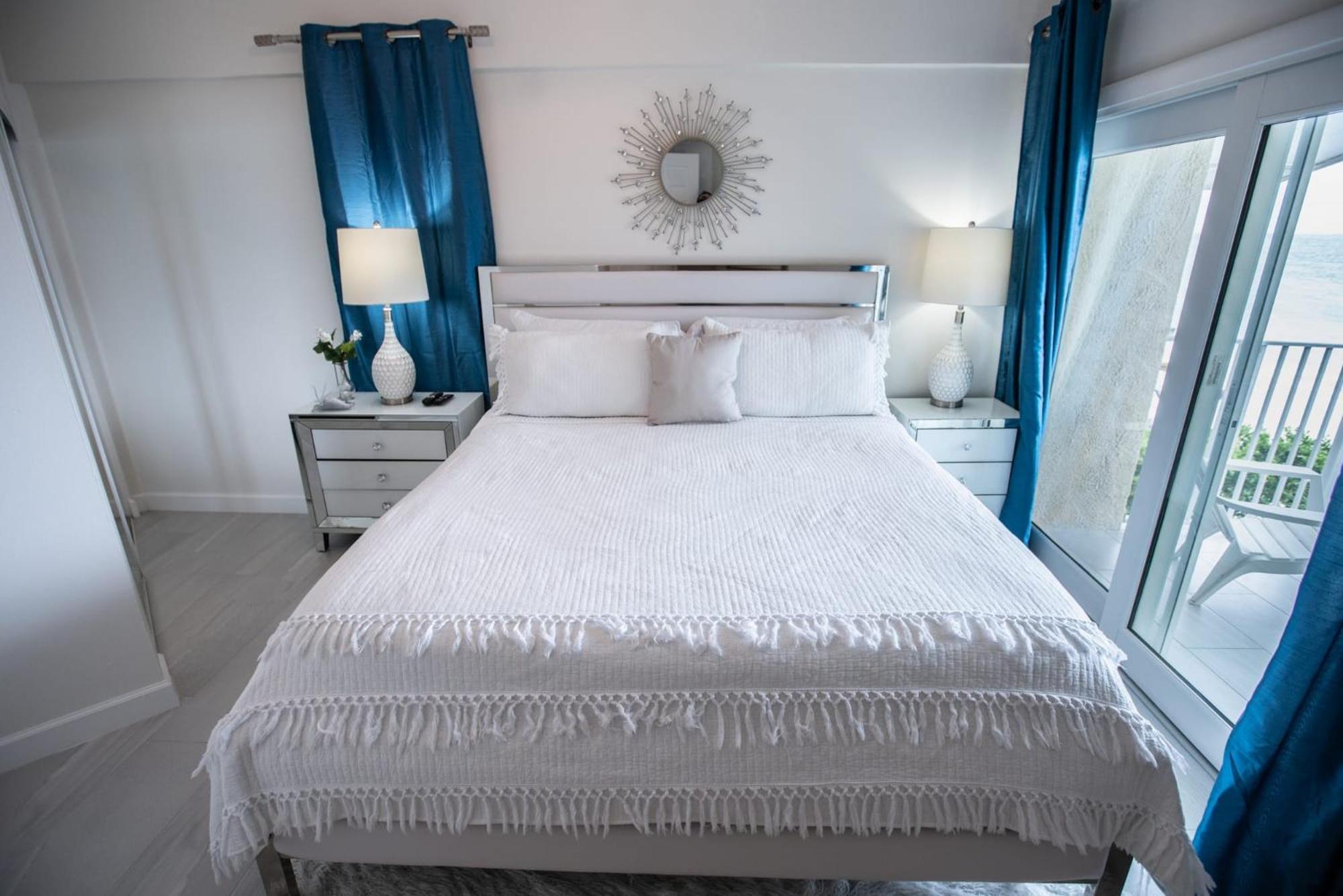 Enjoy Sunsets At Fully Equipped At The Holiday home *