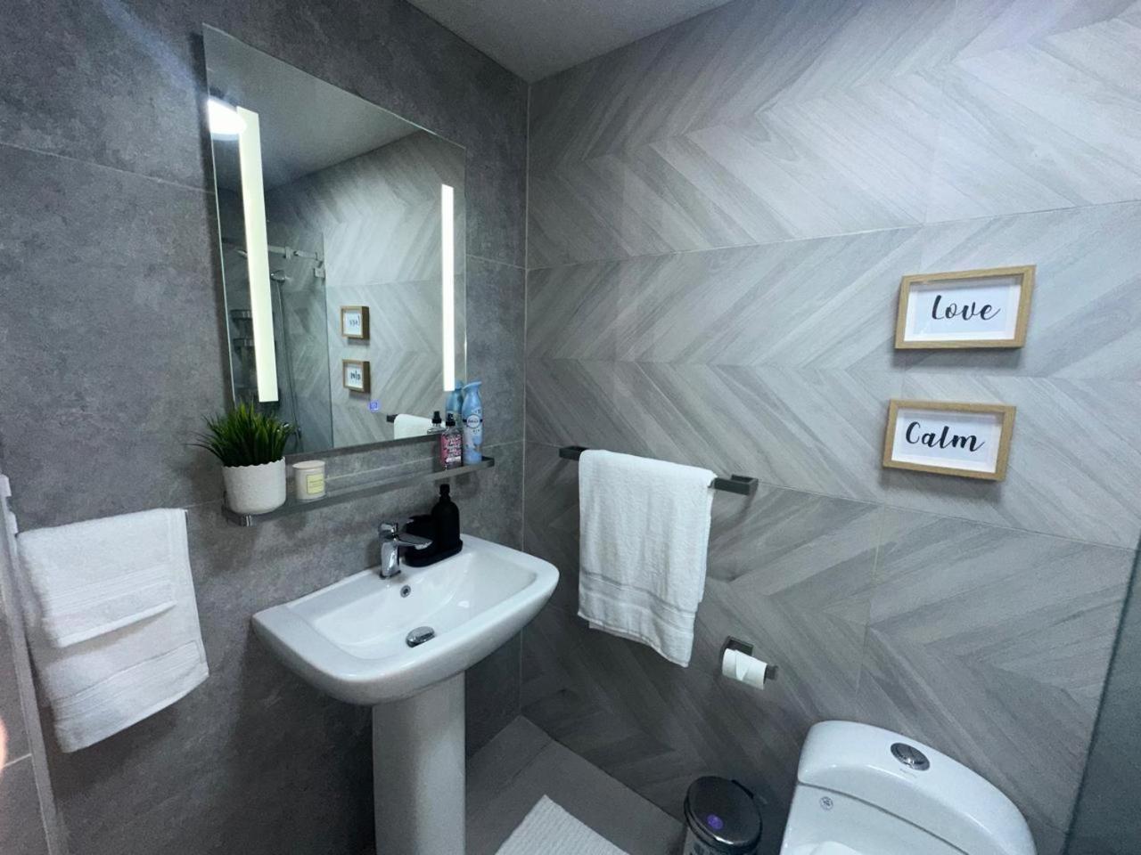Luxury 2 Bedroom Apt, 1 Min Walk To Punta Popy Beach, Pool, Ac, Fast Wifi, In Terrenas Las Terrenas