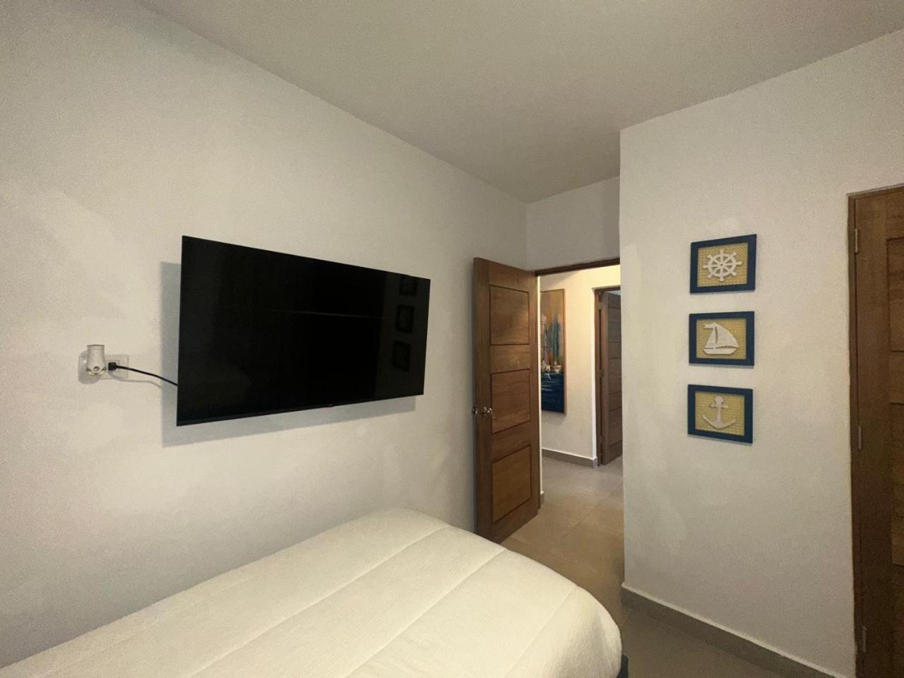 Luxury 2 Bedroom Apt, 1 Min Walk To Punta Popy Beach, Pool, Ac, Fast Wifi, In Terrenas Apartment *