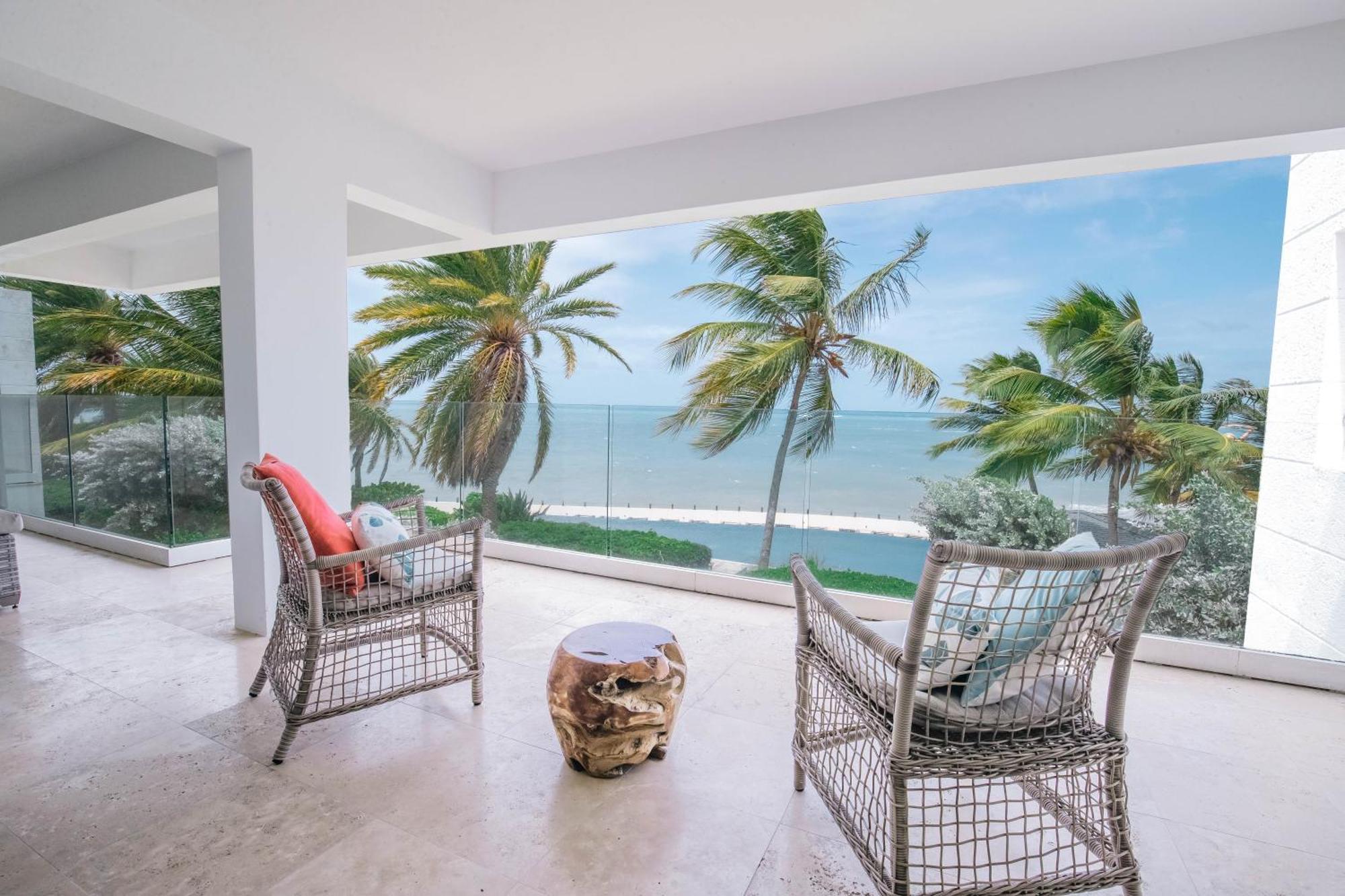 Hodges Bay & Resort 4*