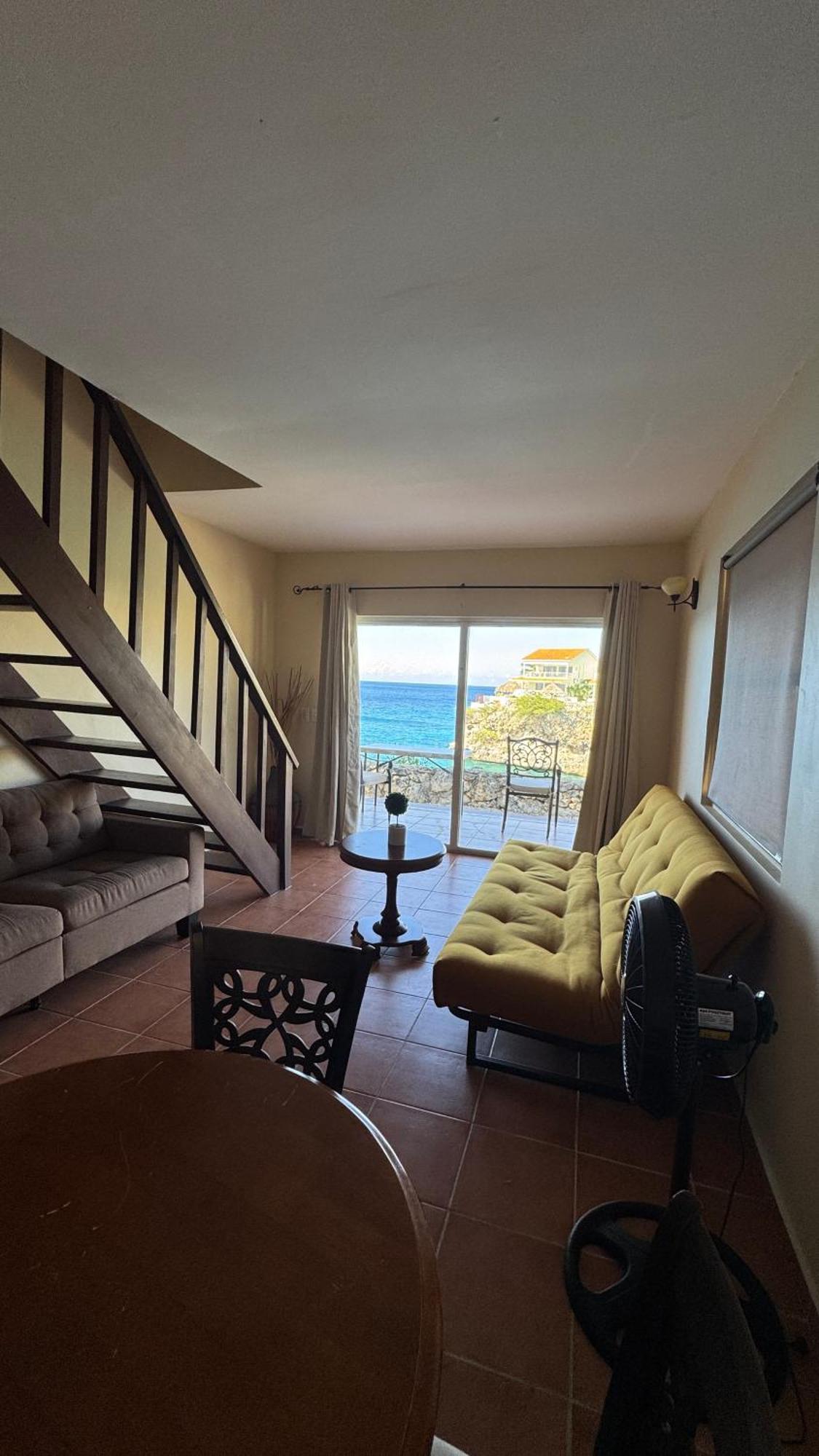 8 & 9- Blou - Curacao Lagun