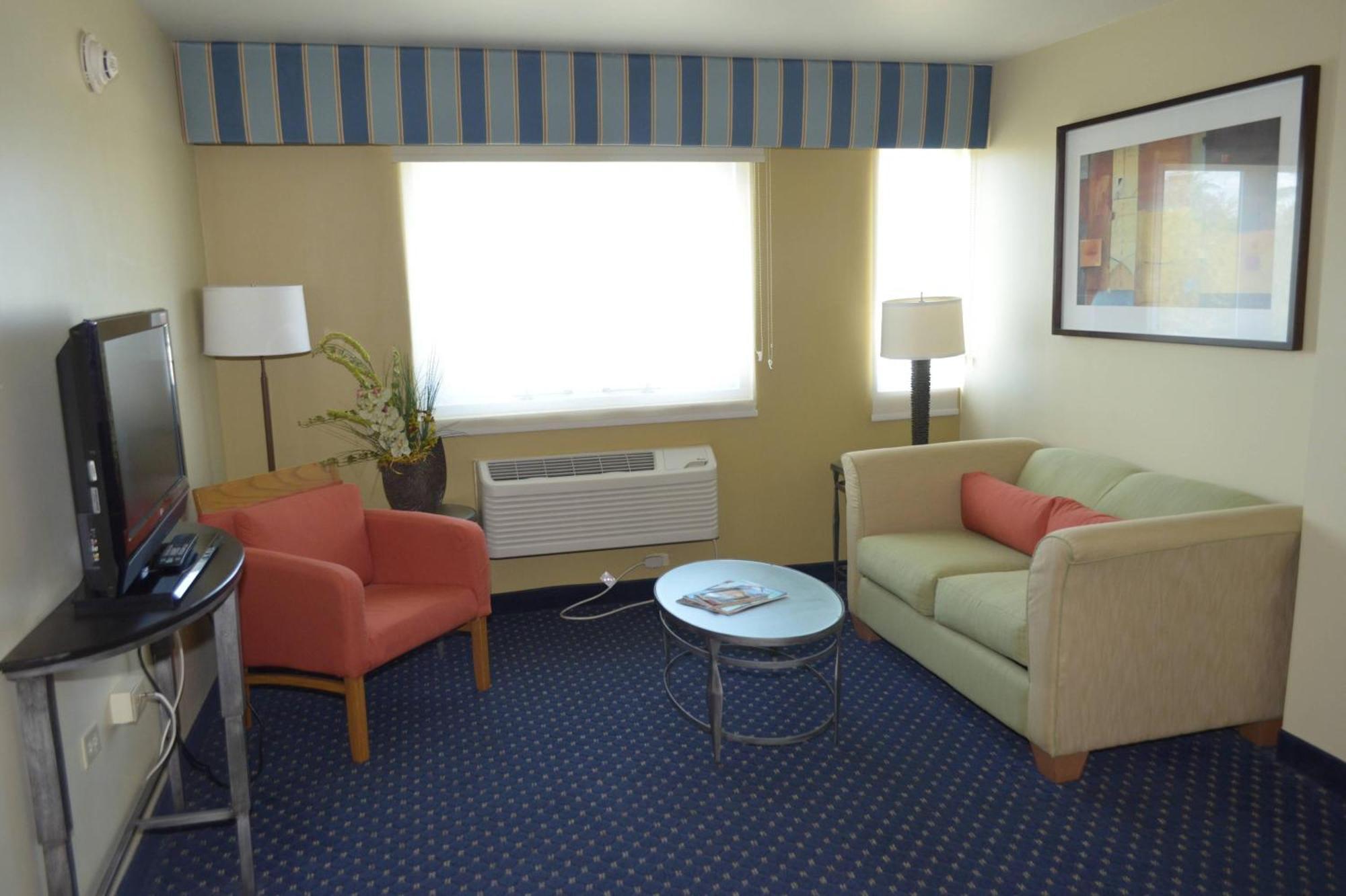 Courtyard 3*