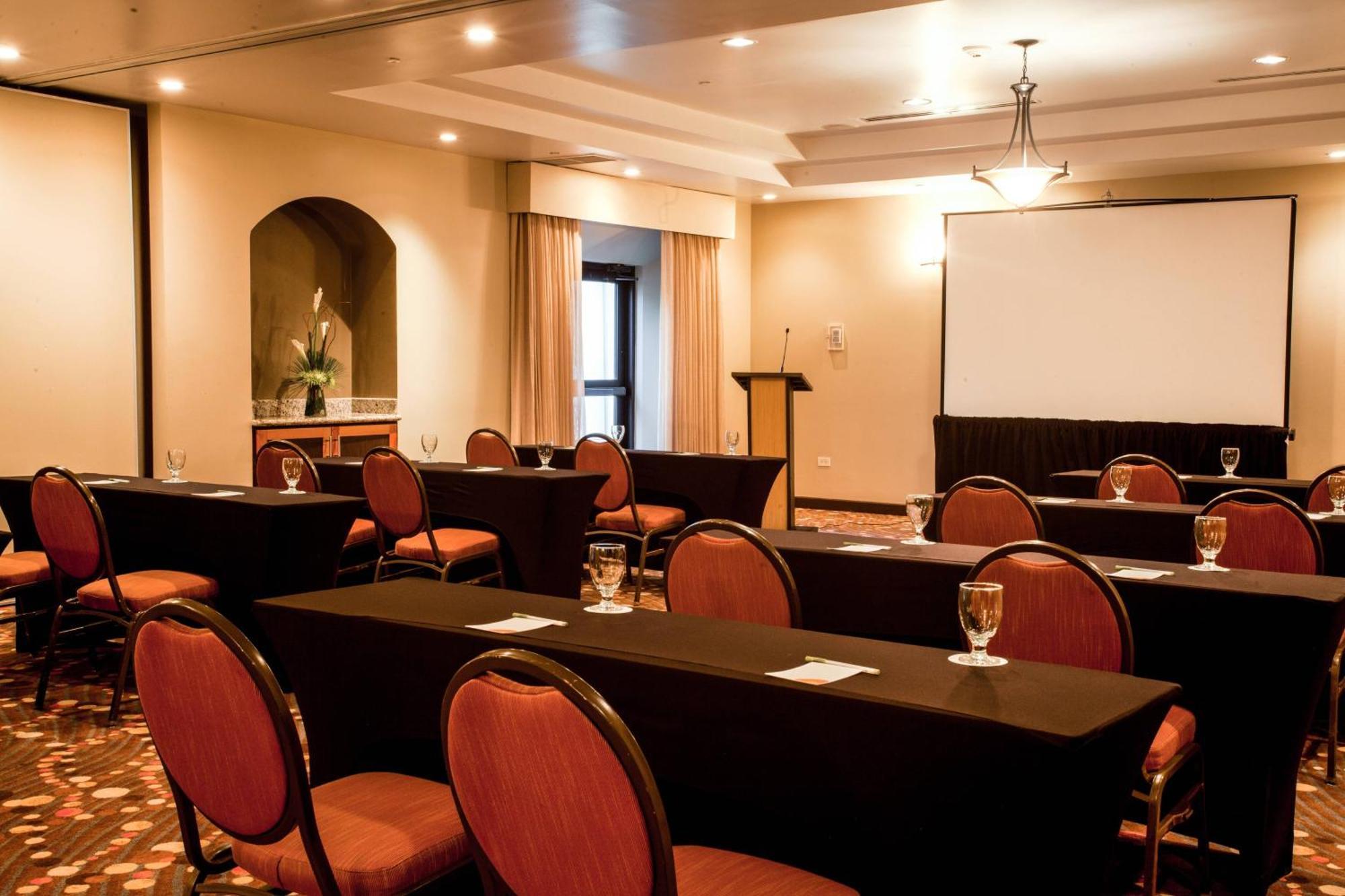 Courtyard By Marriott Hotel