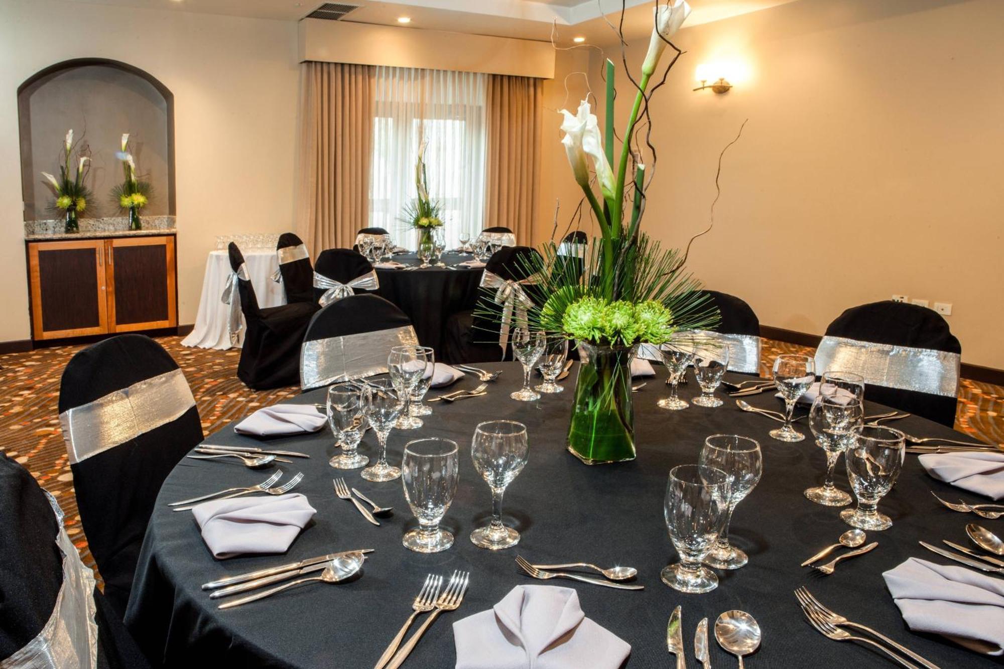 Courtyard By Marriott Hotel