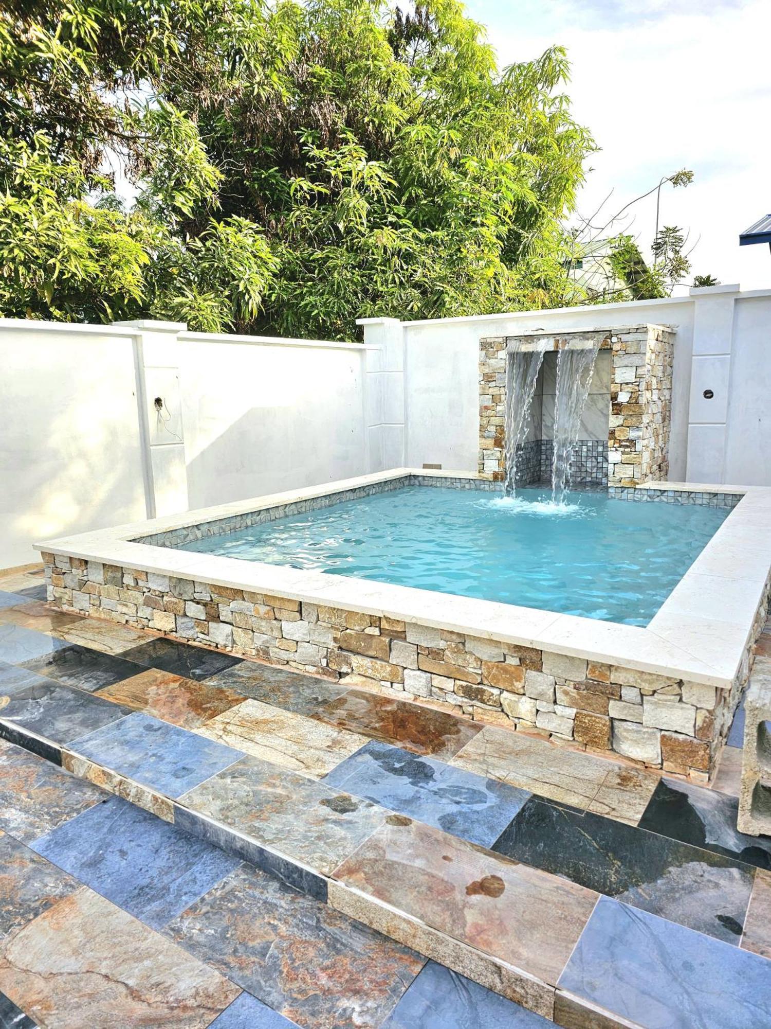 Villa Travelholics Getaways *