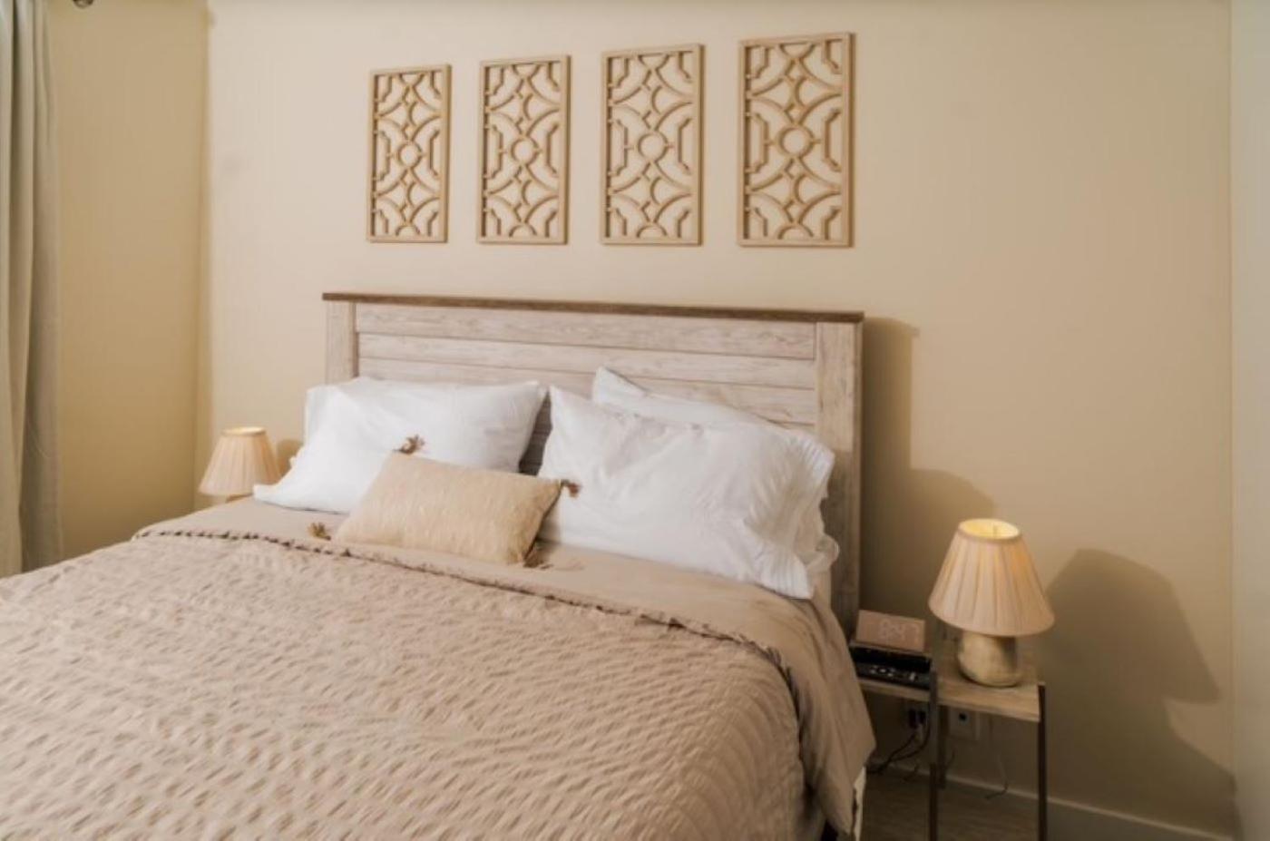 Lou Lou's Cozy Hideaway Apartment
