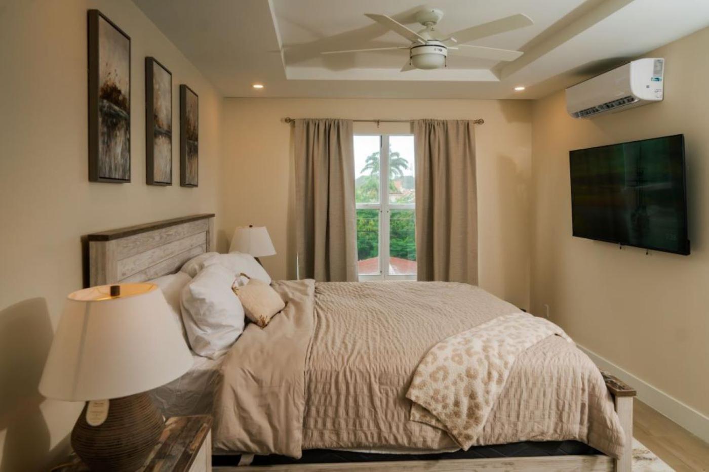 Lou Lou's Cozy Hideaway