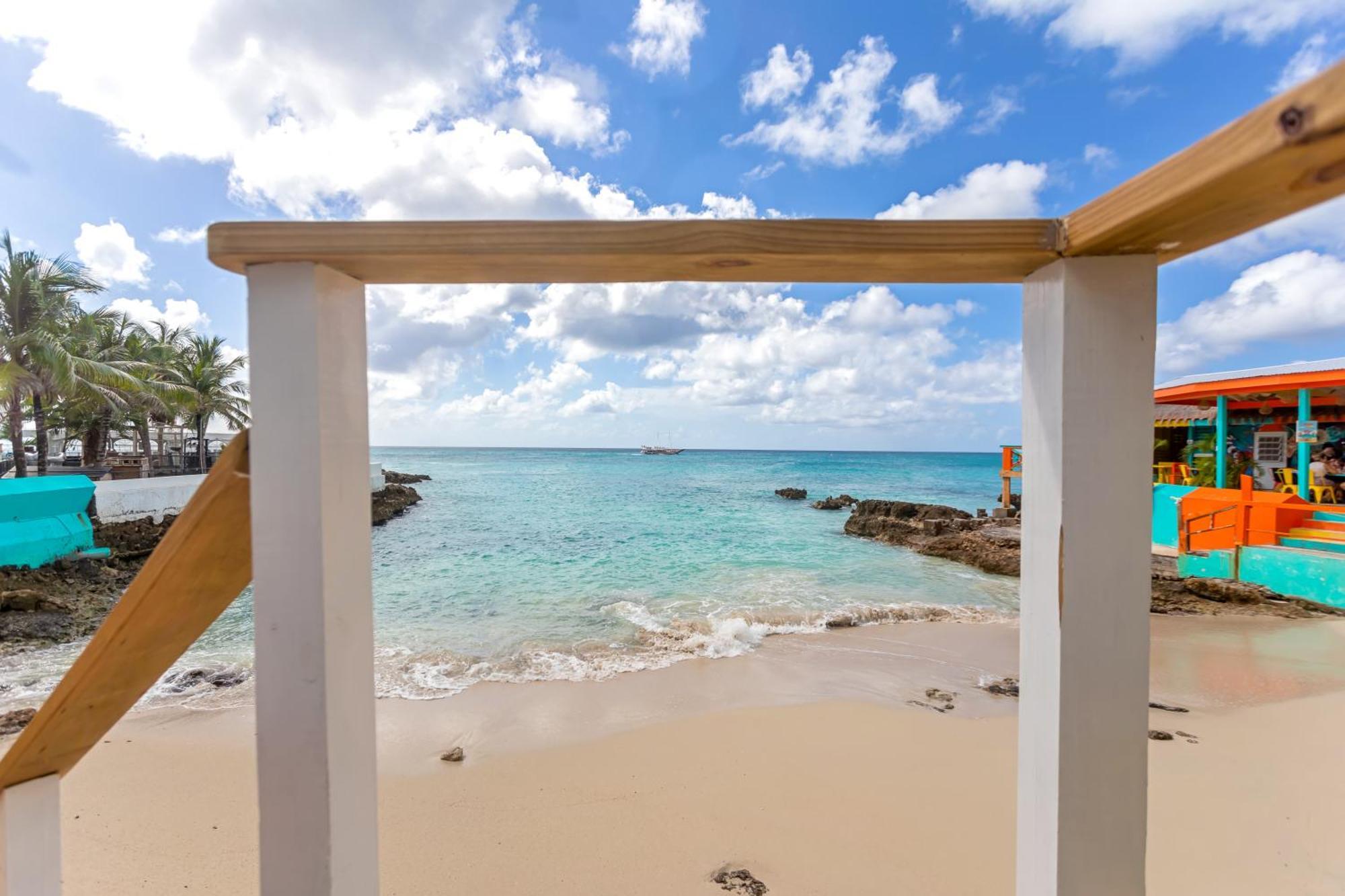 House - Grand - Oceanview Maho