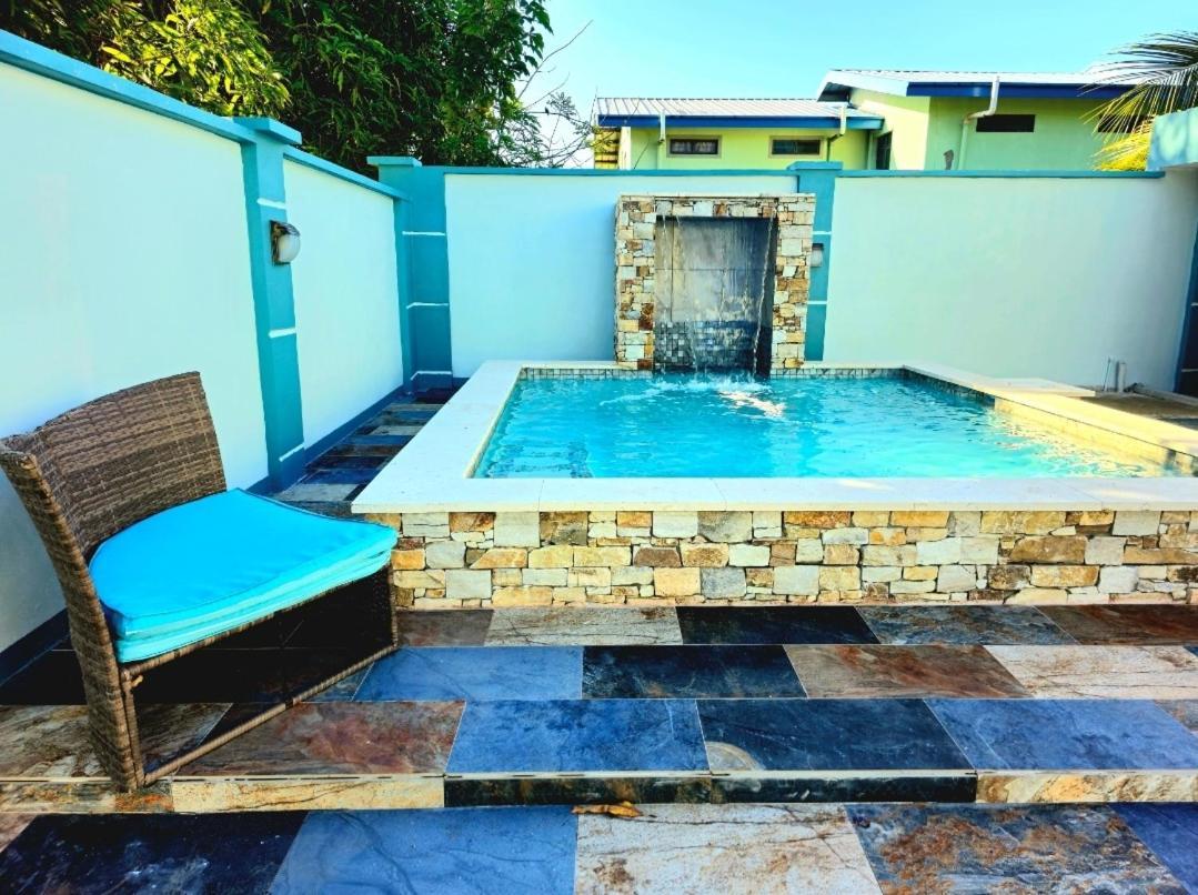 Travelholics Getaways Villa Piarco