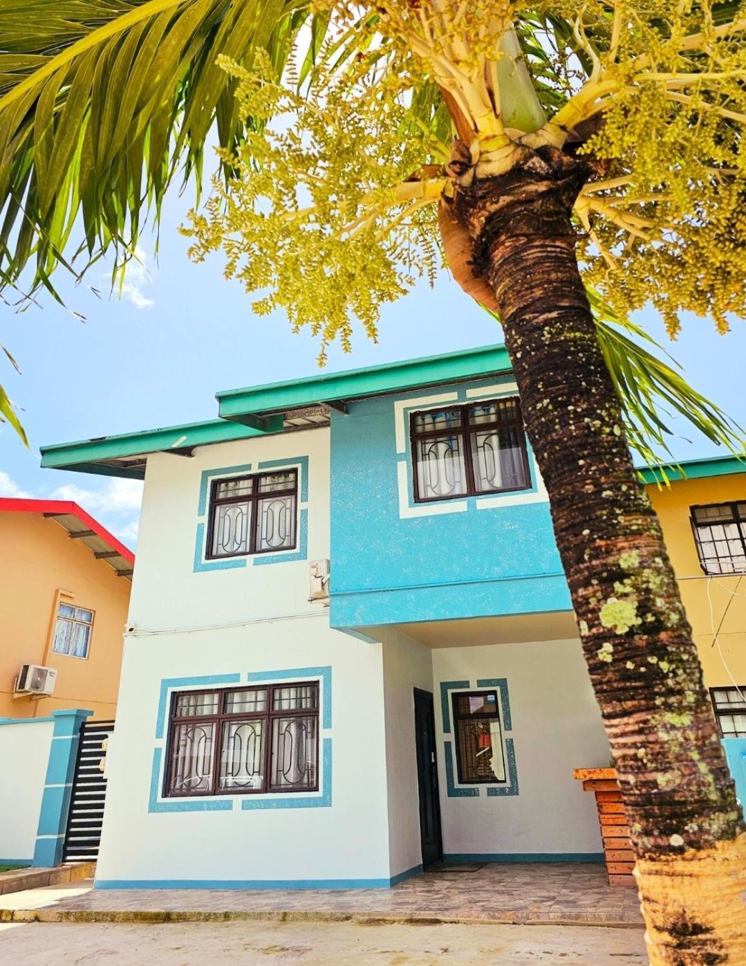 Travelholics Getaways * Piarco