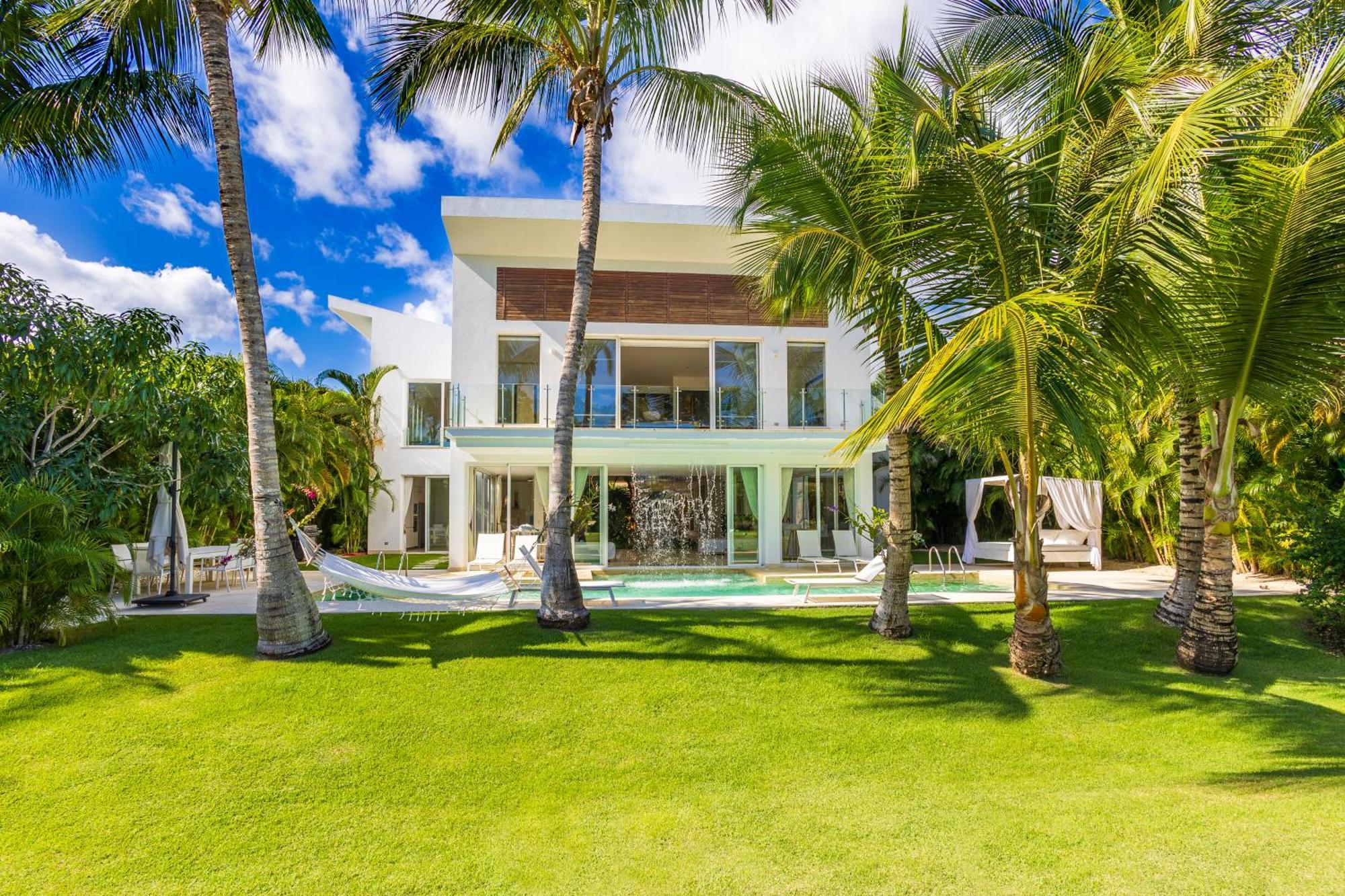 Luxury In - Exclusive Waterfall With Private Pool, Bbq, Maid, Golf Villa *