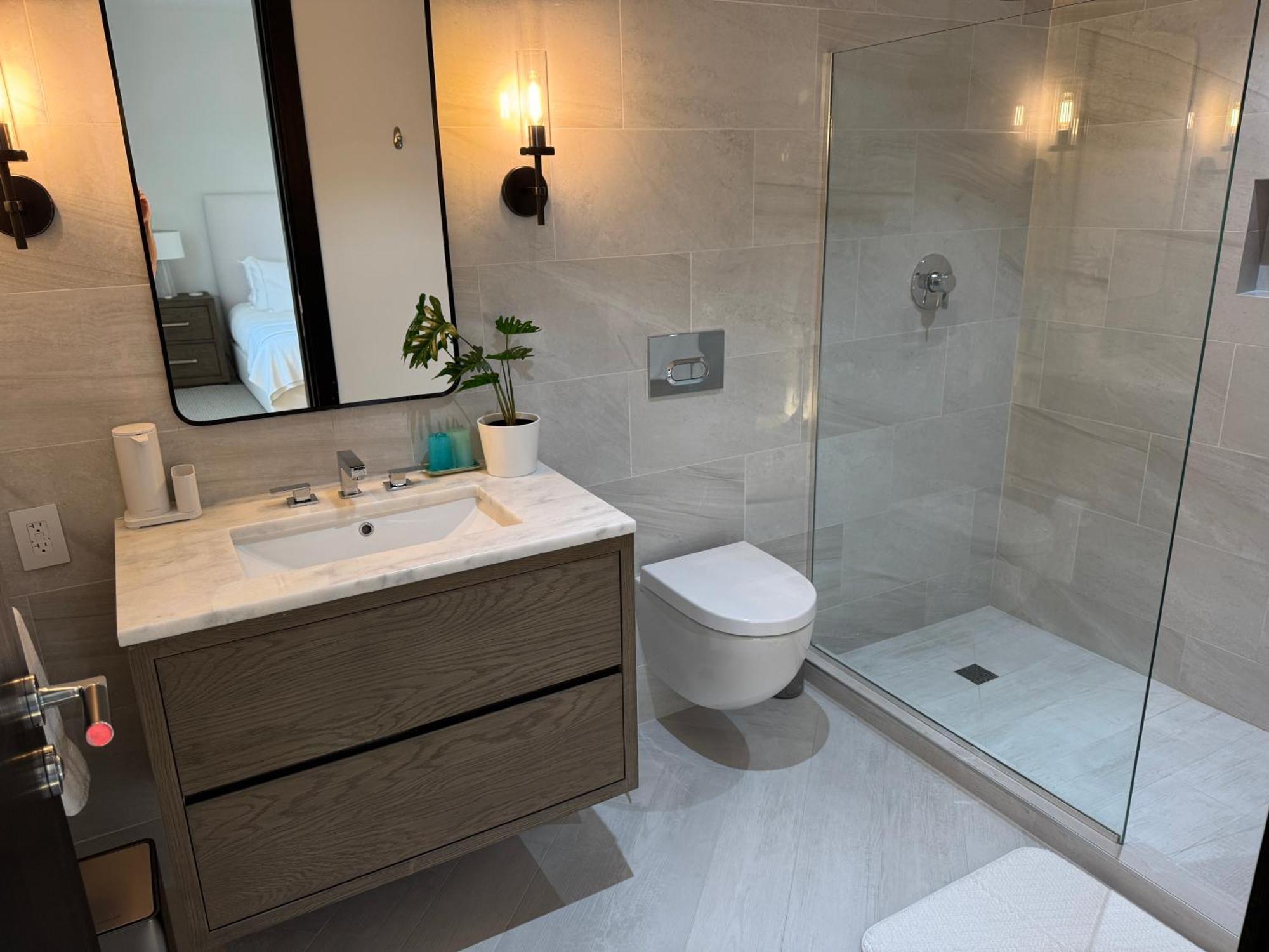 New Luxury Waterfront Condo, Palm Cay, The Bahamas Apartamento Nassau