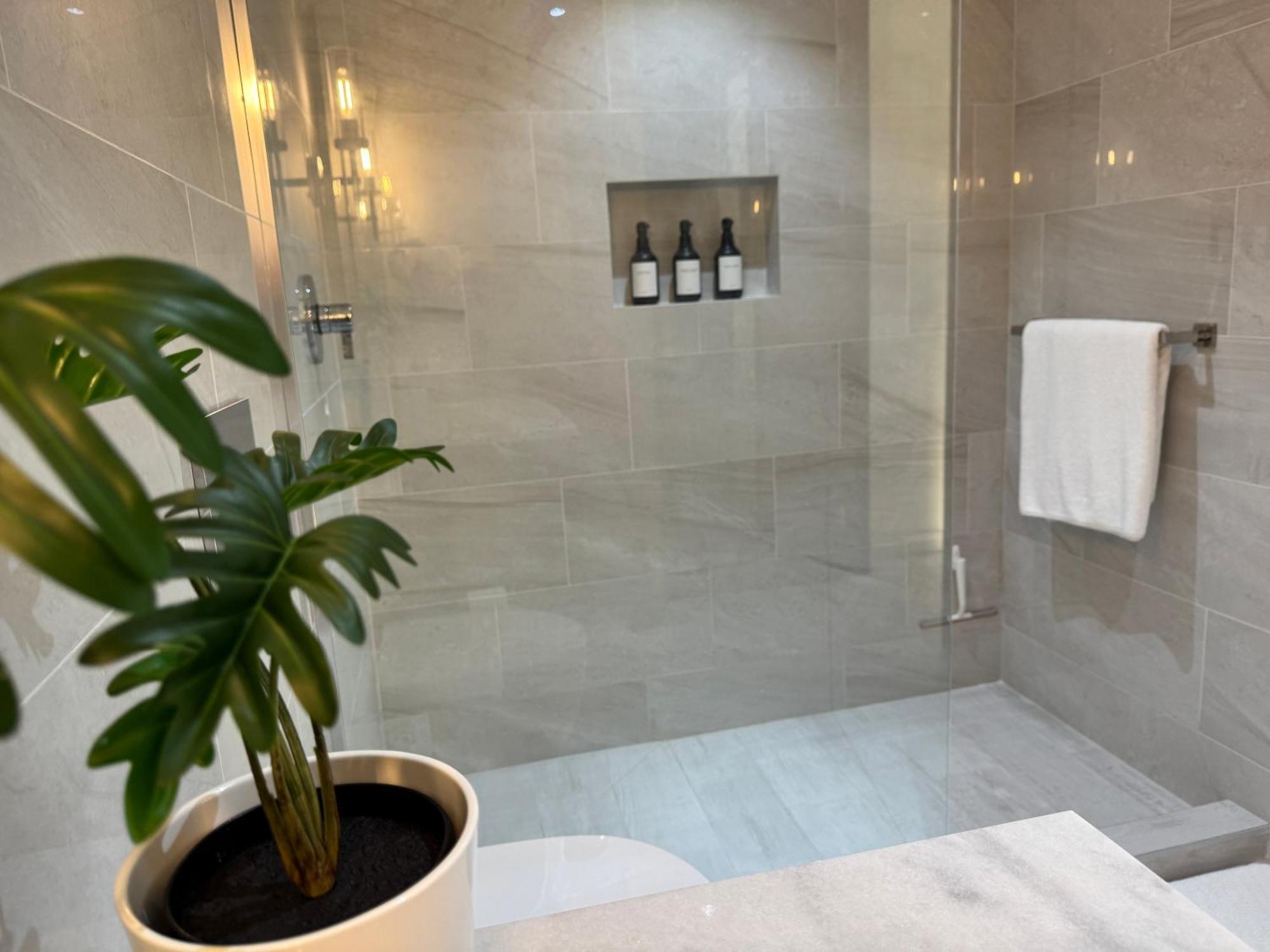 New Luxury Waterfront Condo, Palm Cay, The Bahamas * Nassau