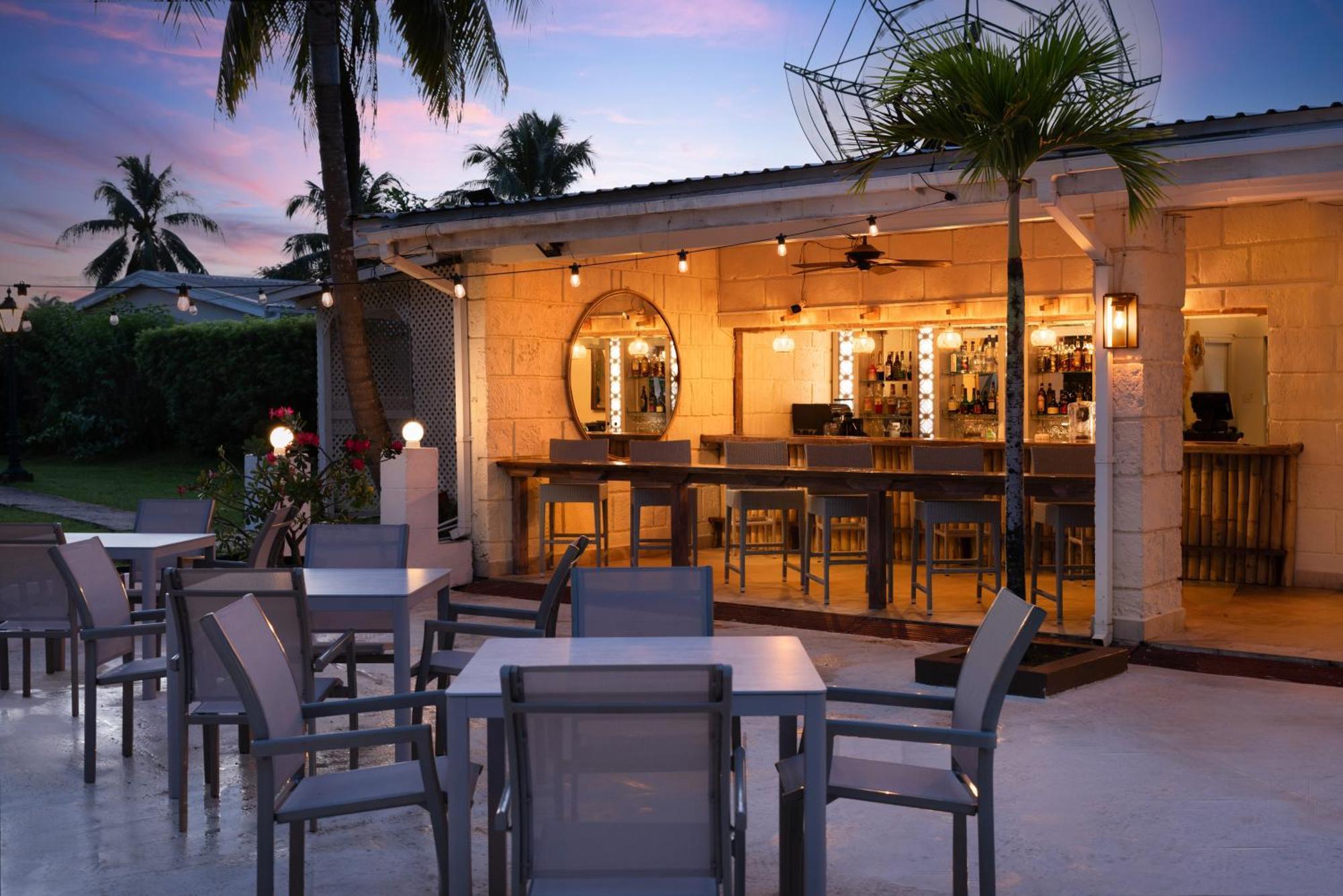 Seasons Hotel 3*