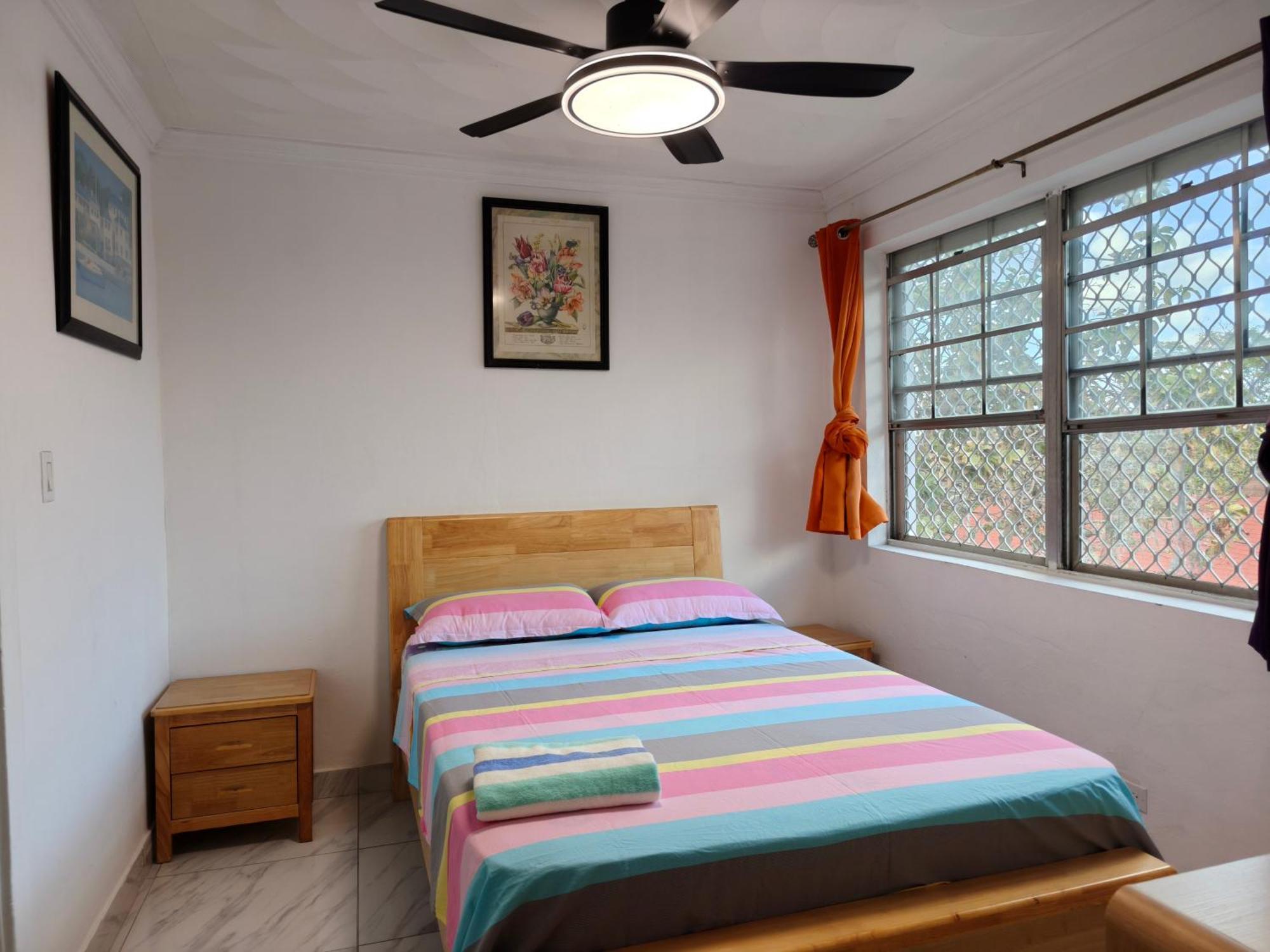 Da Pink And White Palace Albergue