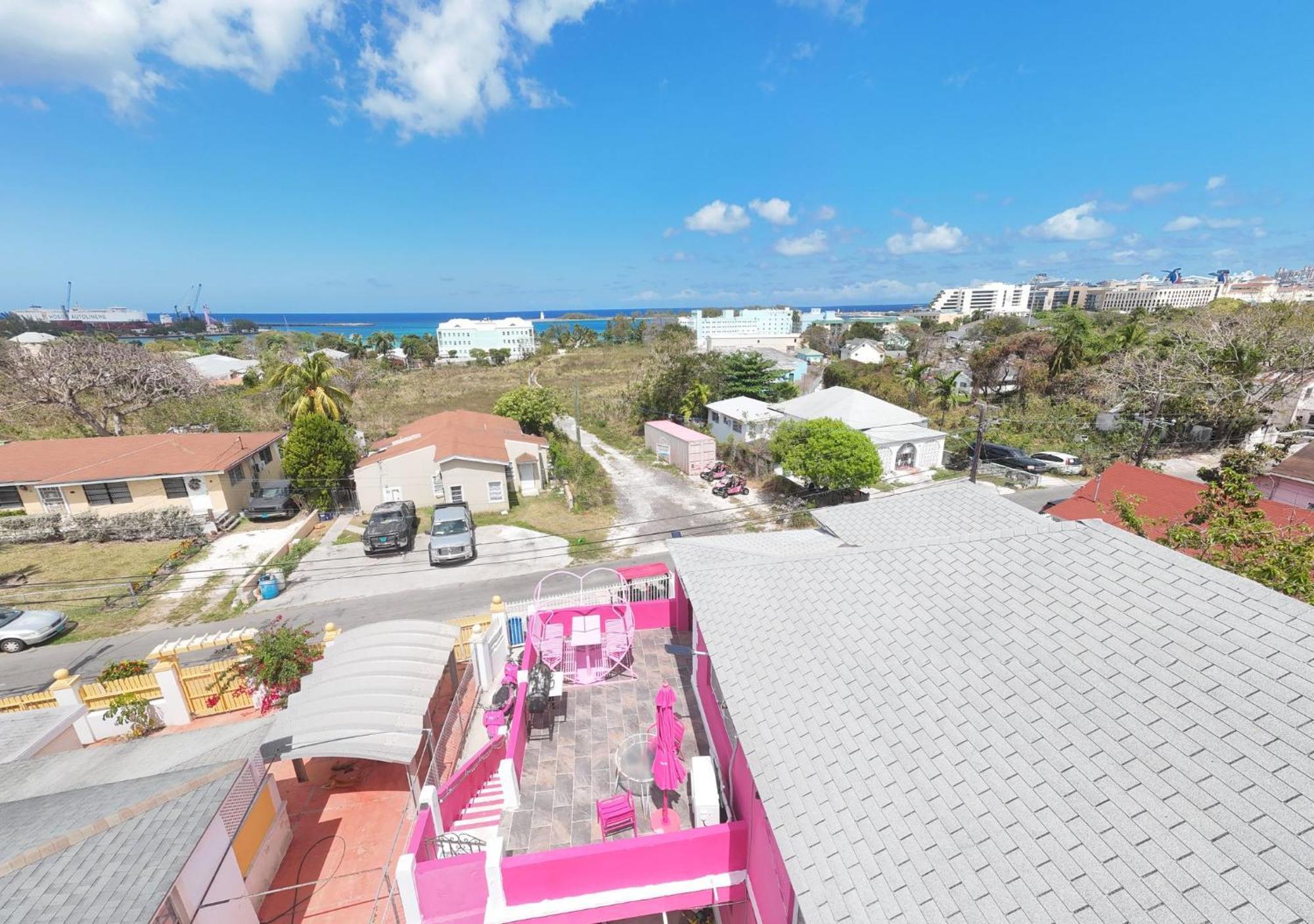 Da Pink And White Palace Albergue *