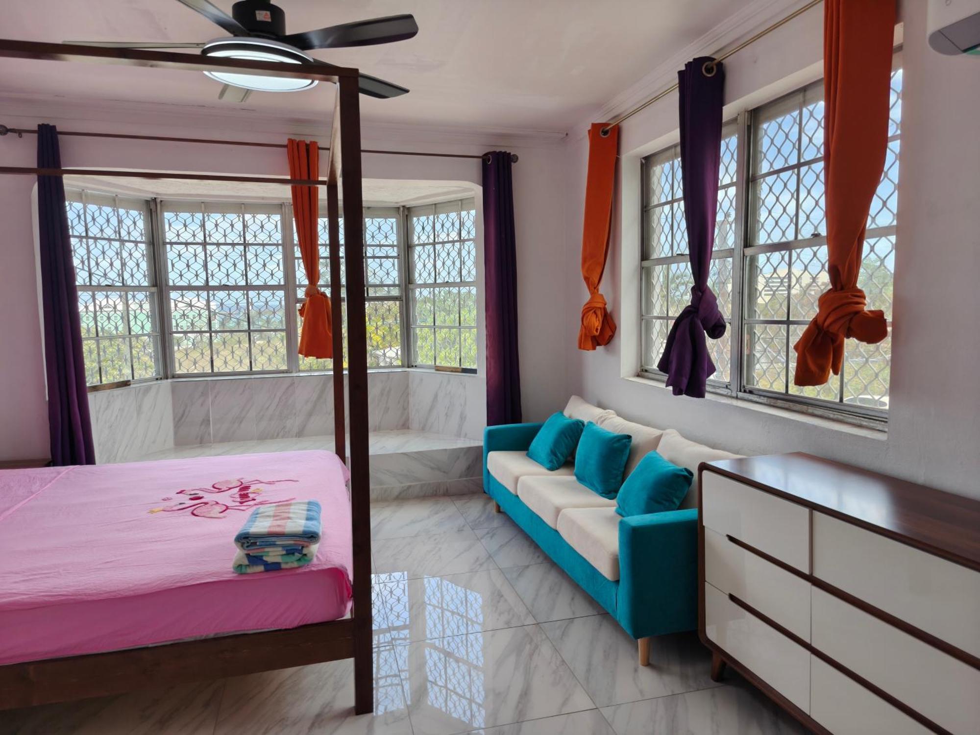 Da Pink And White Palace * Nassau