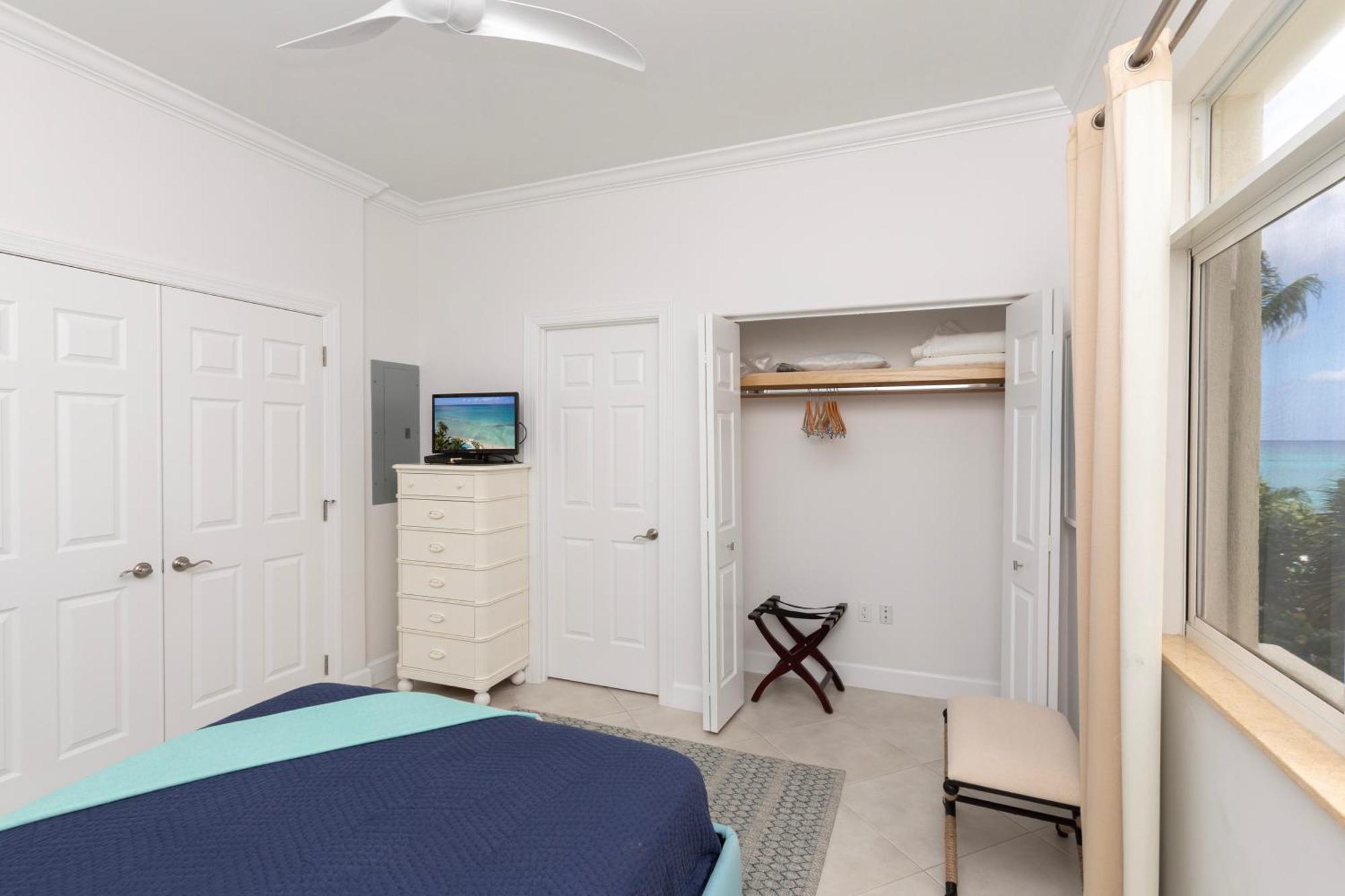 South Bay Club 17- 2 Bedroom 2 Bathroom Unit Apartment *
