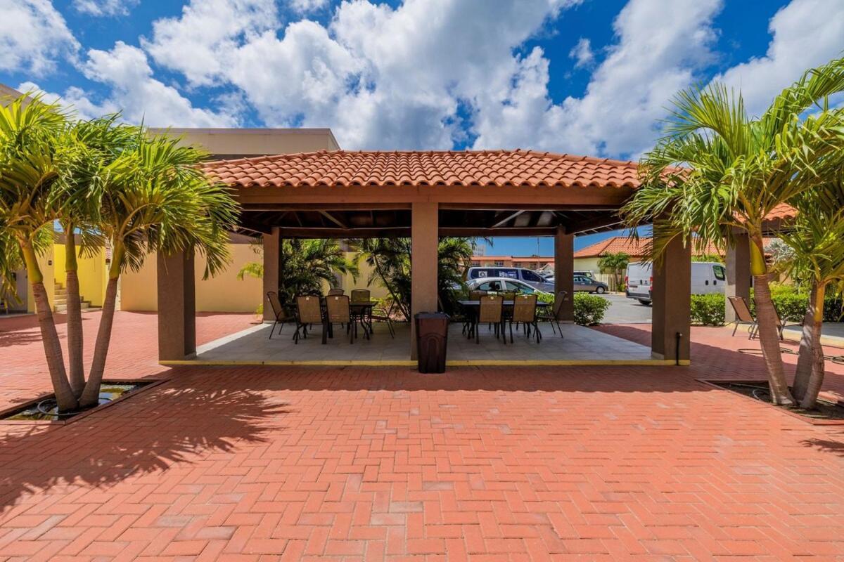 Treasures At The Pearl Eagle Palm Beach