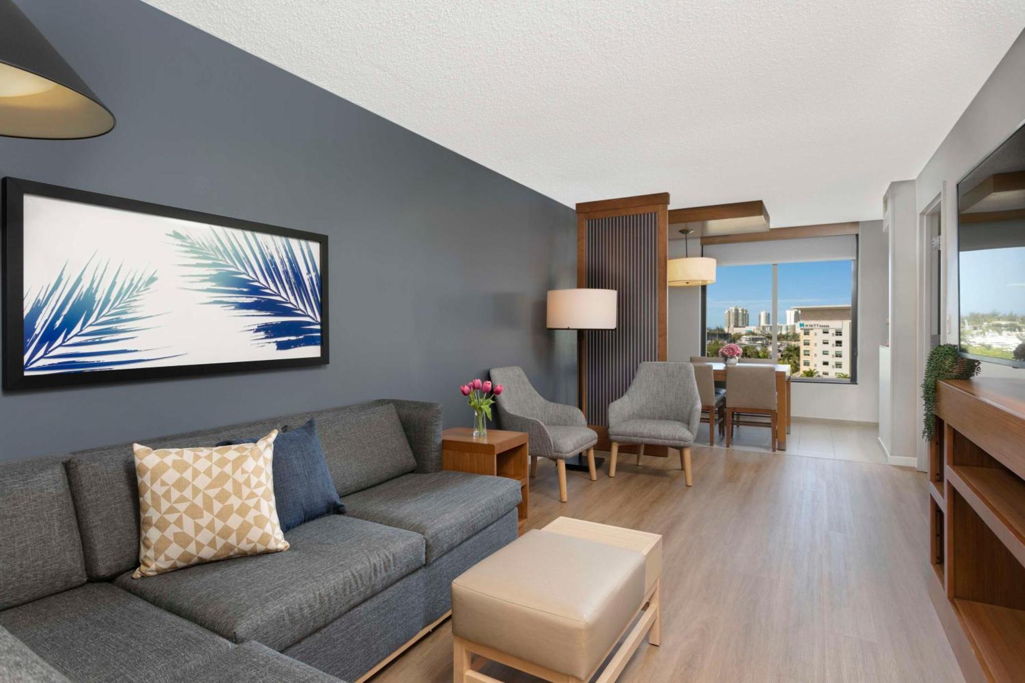Hyatt Place Hotel 3*