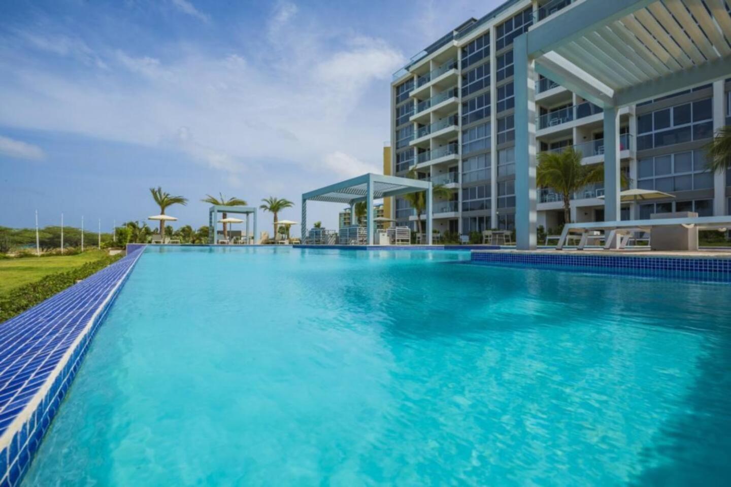 Breath Taking Front Views Eagle Aparthotel