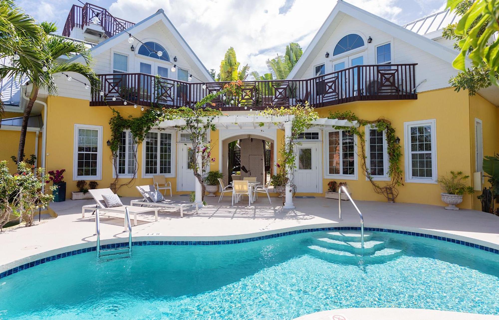 Shangri-La Boutique Bed & Breakfast Bed & Breakfast 4*