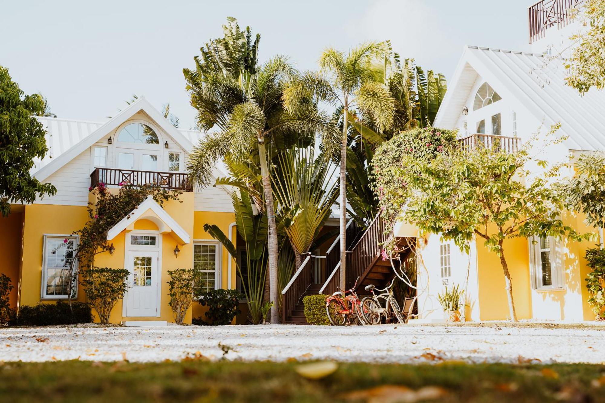 Shangri-La Boutique Bed & Breakfast West Bay