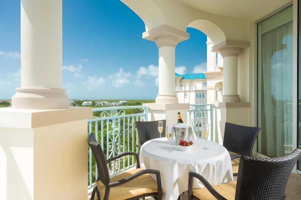 Resort Seven Stars & Grace Bay