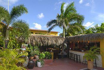 Yacht Club Aparthotel 3*
