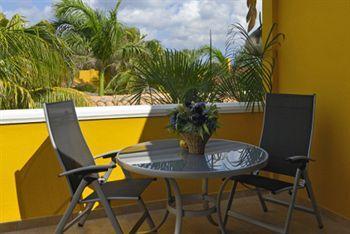 Yacht Club Aparthotel