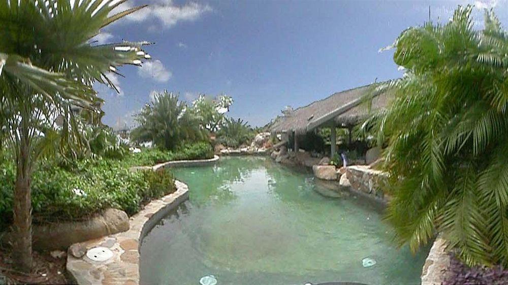 Resort Nail Bay