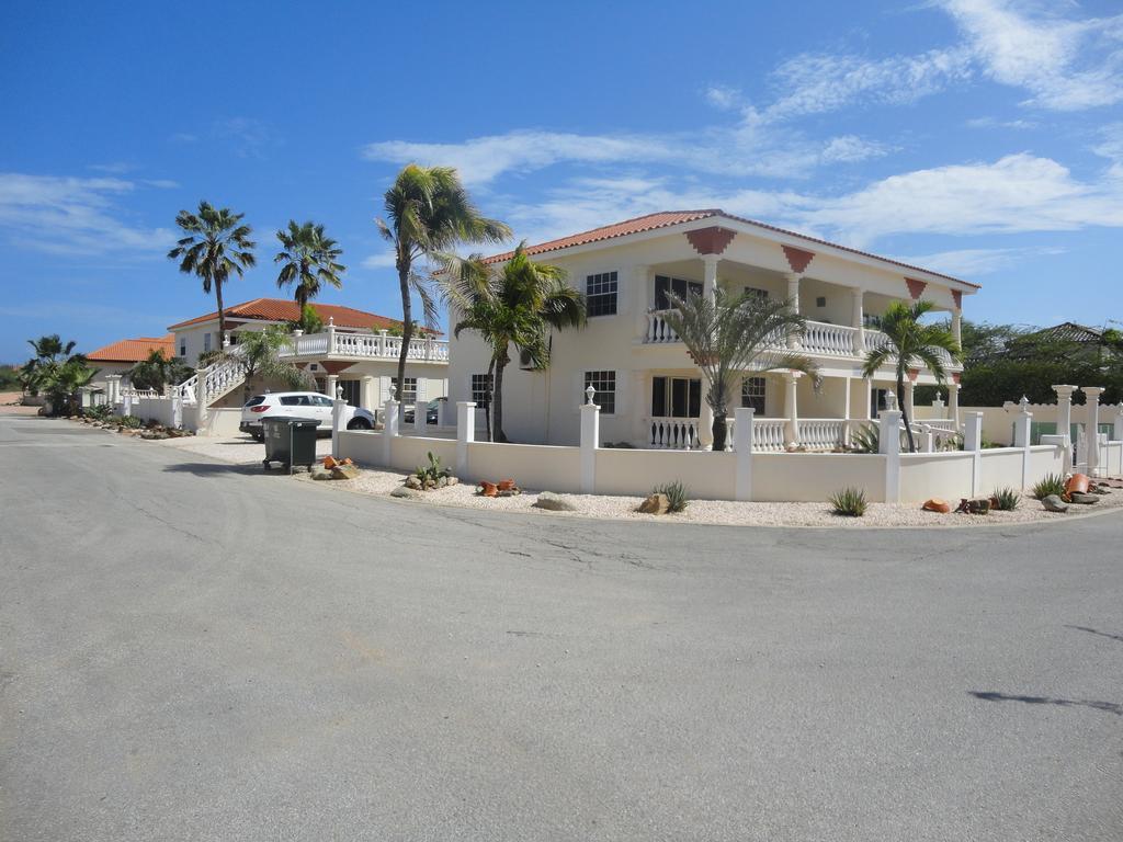 Landslake Palm Beach