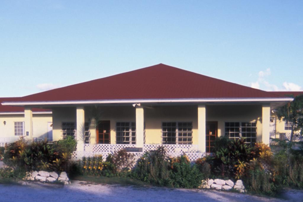 Hotel Surfers Manor Gregory Town