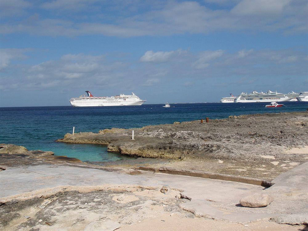 The Riviera, Grand Cayman Hotel 3*