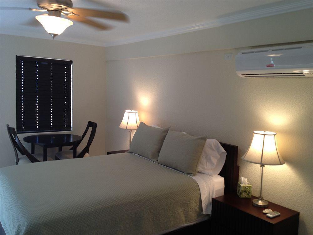 The Riviera, Grand Cayman Hotel 3*