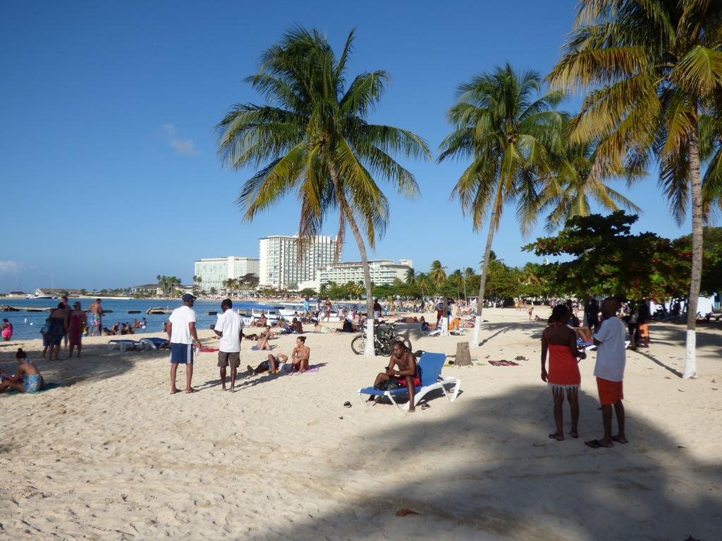 Beach One Bedroom 13 Apartment
