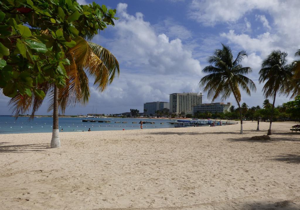 Beach One Bedroom 13 Apartment *