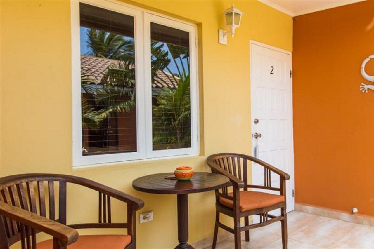 Carinas Studio Apartment Palm Beach