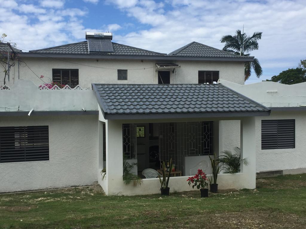 Apartment Garden Apartment-Beach-5Min Drive, 1 Hr Montego Bay, 25 Mins Ocho Rios, Welcome Breakfast Basket *