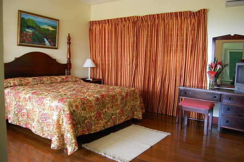 At Shaw Park Gardens & Waterfalls Hotel 2*