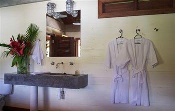 Pagua Bay House - Oceanfront Cabana's
