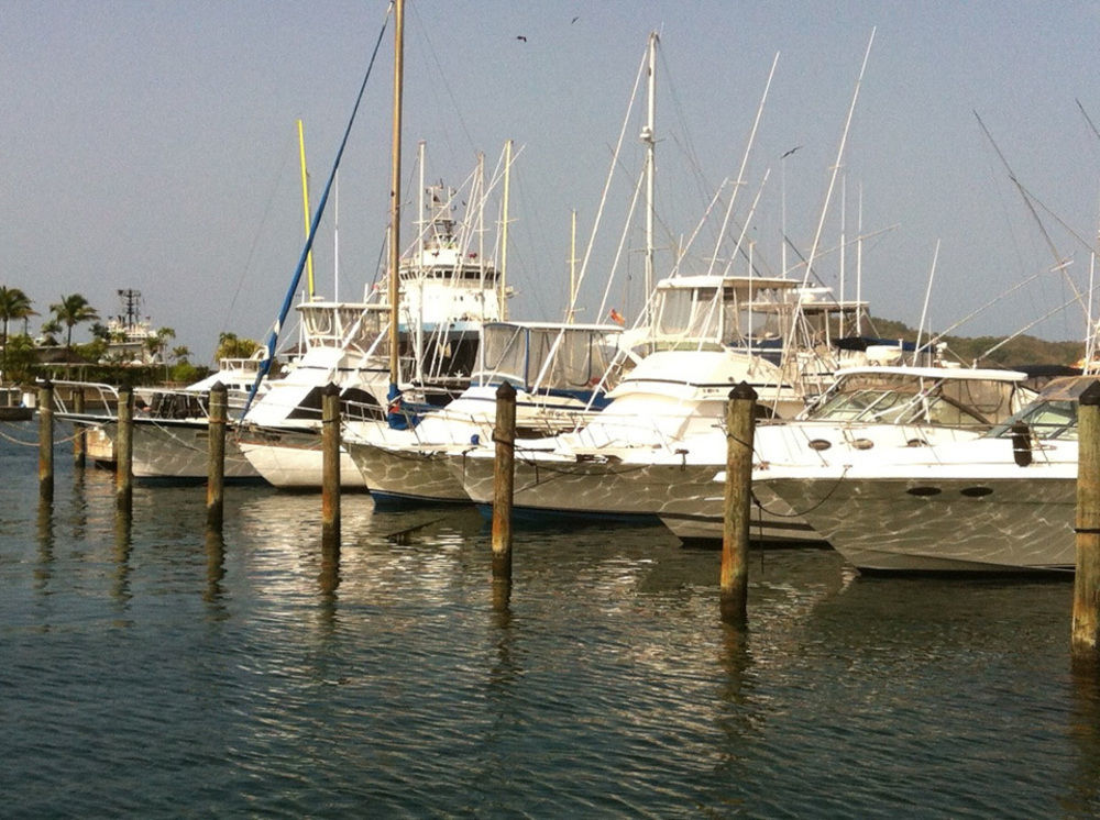Hotel Coral Cove Marina