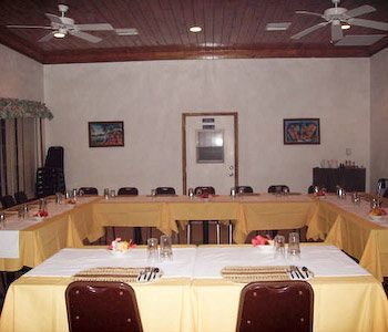 Surfers Manor Hotel Gregory Town