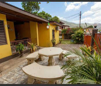 Tonys Guest house Petit Valley