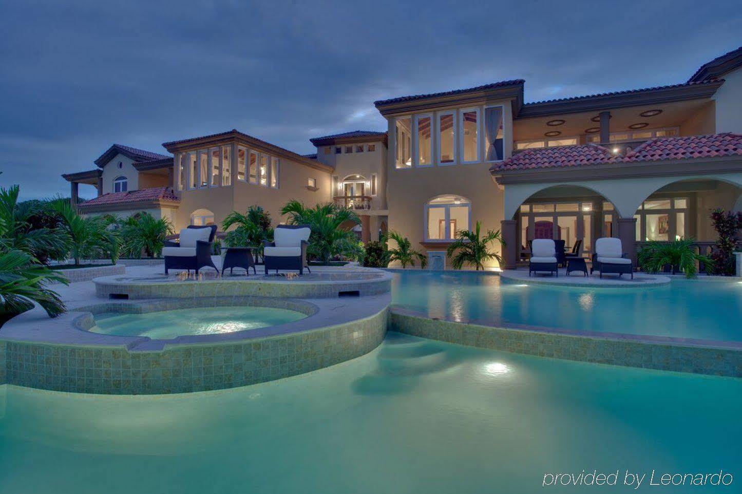 Hotel Belizean Cove Estates